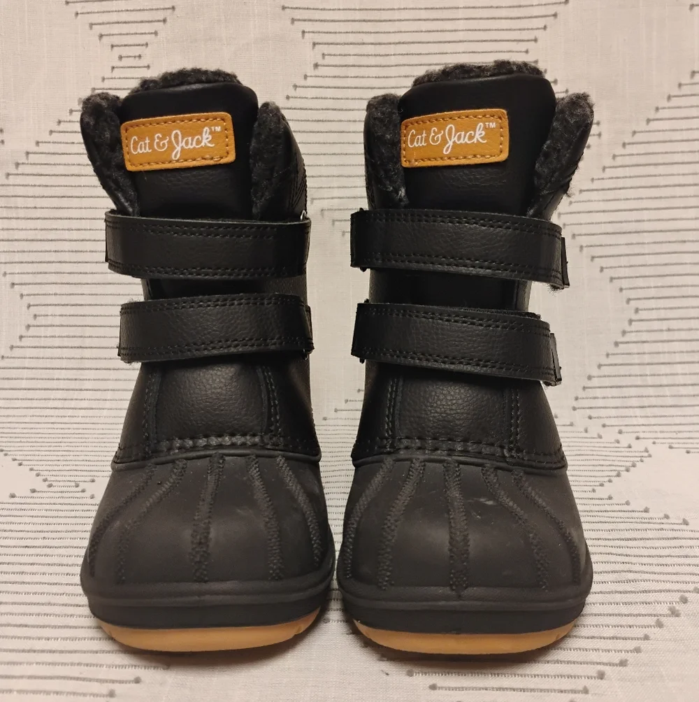 Cat & Jack Black Faux-Fur Winter Ankle Boots with Tan Logo Patch Boys Size 9
